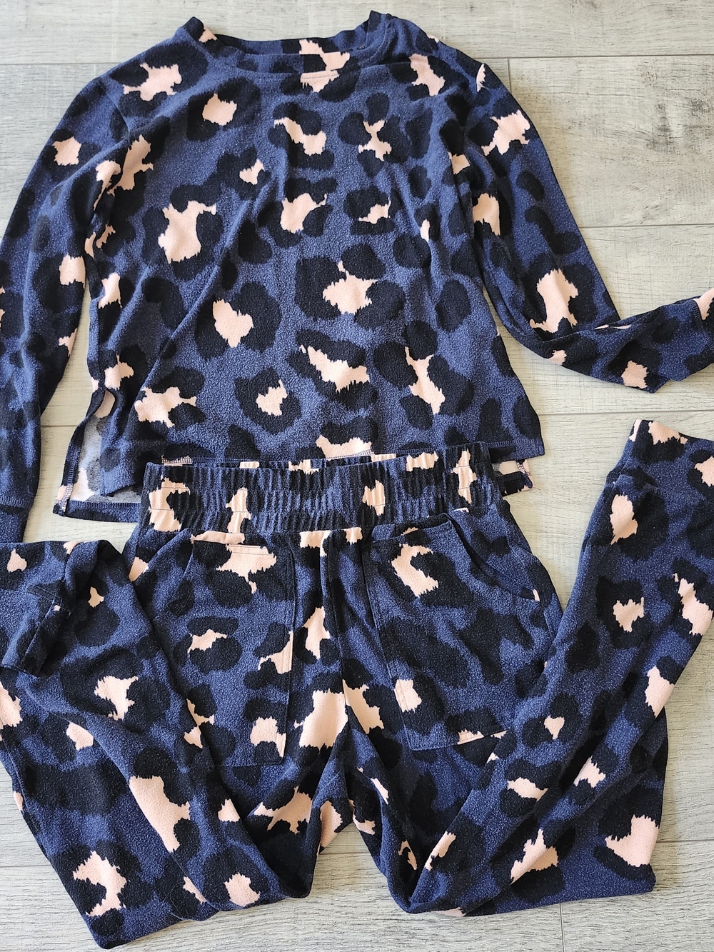 Jessica Simpson Women's 2-Piece Pajama Lounge Set Size S Blue Pink Leopard Knit